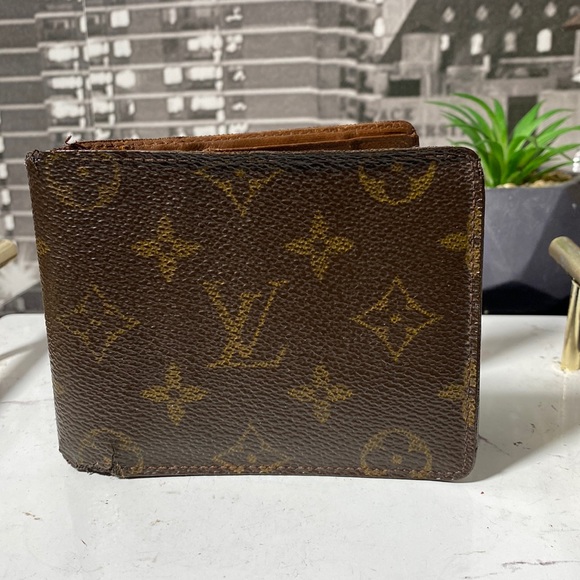 Authentic Louis Vuitton Monogram Bifold Wallet - Picture 1 of 12